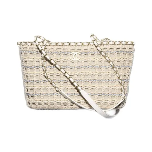 CHANEL Сумки через плечо Женские