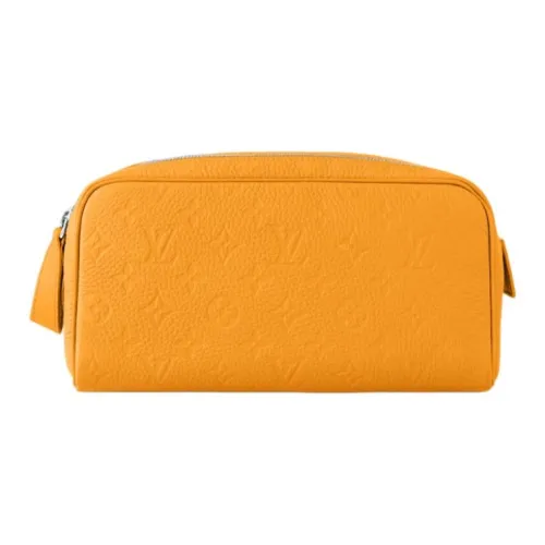 LOUIS VUITTON Dopp Kit Тисненая коровья кожа Сумка для туалетных принадлежностей Мужская Сафран Желтая