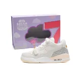 Молочно-белый