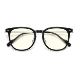 Яркий черный