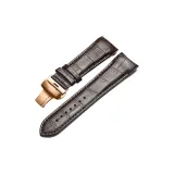 Коричневый с коричневой строчкой, цвет пряжки — розовое золото.