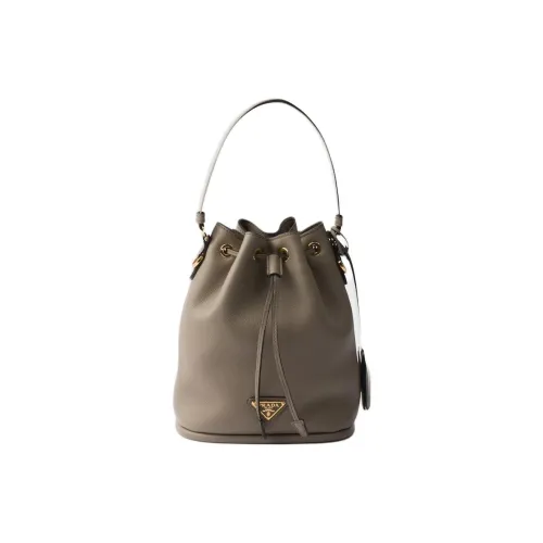 PRADA Сумка из кожи ведрообразной формы сумка через плечо мини-сумка женский цвет глиняный серый