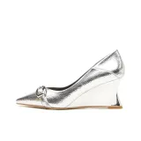 Серебристый