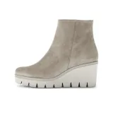 Светло-коричневый