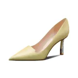 Светло-желтый