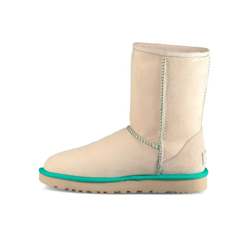 UGG CLASSIC SHORT Сноубутсы Женские