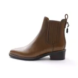 Коричневый