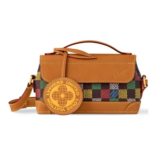 LOUIS VUITTON Steamer Клатчи Мужской