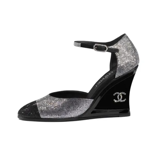 CHANEL Клин-каблук Высокие каблуки Женские Черный