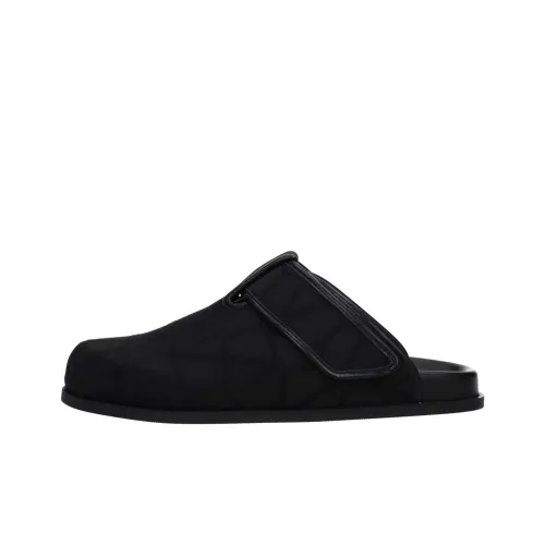 Valentino Garavani Домашние тапочки Мужской Черный