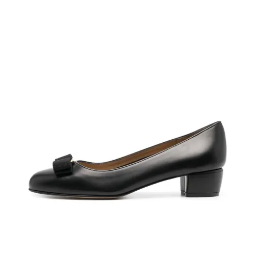 Ferragamo Квадратный каблук Высокие каблуки 3 см Женские Черный