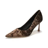 Коричневый