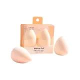 Два предмета в форме капли воды