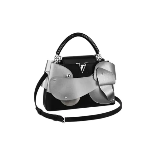 LOUIS VUITTON Capucines Коровья кожа Портативный Сумка через плечо Маленькая Сумка через плечо Женская Серебряный Черный