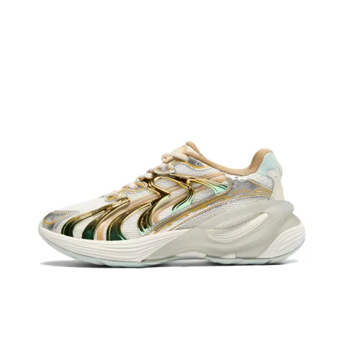 PUMA Slip-resistant Abrasion-resistant Низкие Беговые кроссовки Женские Белые Золотые