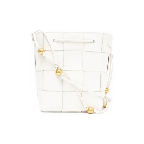 Bottega Veneta Телячья кожа Ведрообразная сумка Сумка через плечо Женская Белая