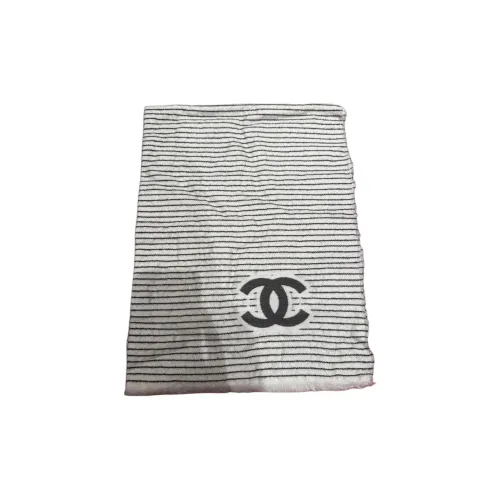 CHANEL Шарфы из шерсти для женщин