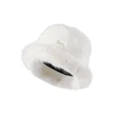 Кремово-белый