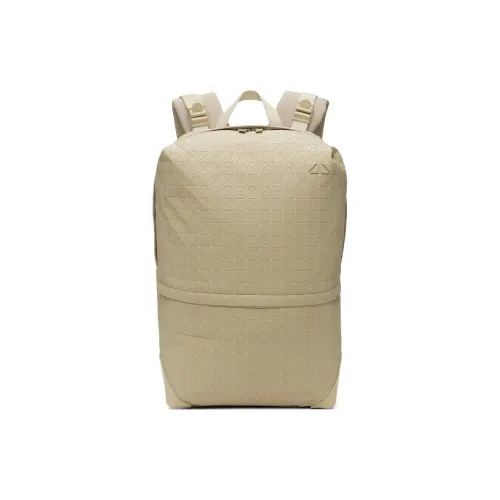 ISSEY MIYAKE Kuro Рюкзаки Мужской