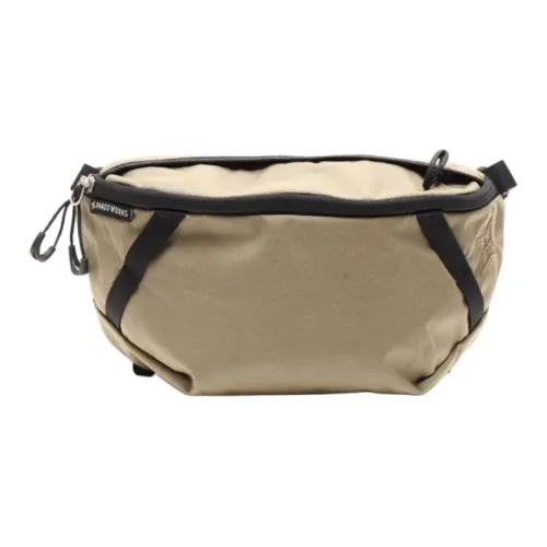 PAAGO WORKS Нейлоновая сумка через плечо большая унисекс темно-бежевый