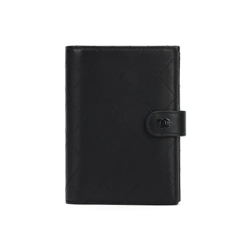 CHANEL Матовый Холдер для паспорта из коровьей кожи женский черный