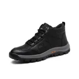 Черные утепленные ботинки (черная и серая подошва)