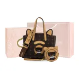 Коробка коричневого цвета