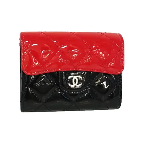 CHANEL Лакированная кожа и металл кошелек женский красный черный и разноцветный