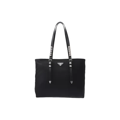 PRADA Сумки через плечо Женские