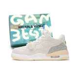 Молочно-белый