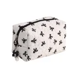 Чёрный бант, плиссированная белая сумка-подушка