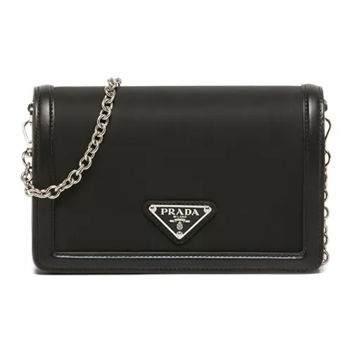 PRADA Сумки через плечо Женские