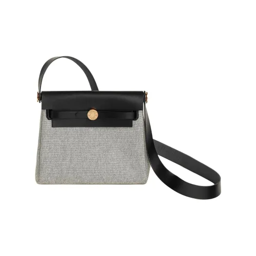 HERMES Сумки через плечо Женские