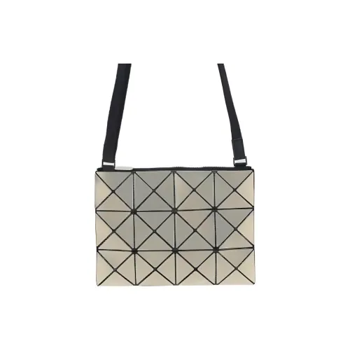 ISSEY MIYAKE Сумки через плечо Женские