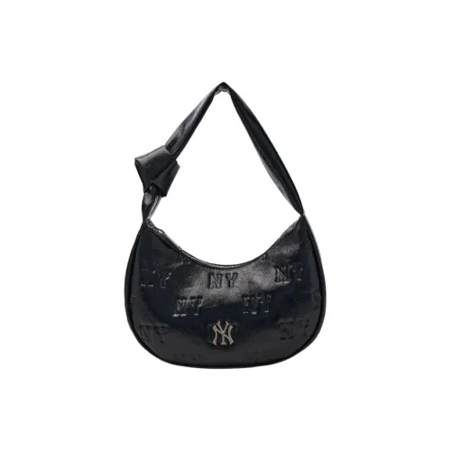 MLB MONOGRAM New York Yankees Сумка-хобо из синтетической кожи Женская Черная