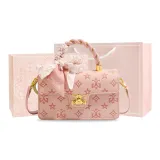 Розовая коробка