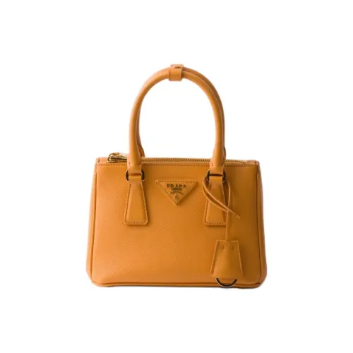 PRADA Сумка через плечо из кожи мини-сумка для женщин янтарного цвета