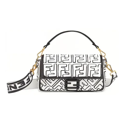 FENDI Baguette Кожа Наппа Багет Сумка Портативная Сумка через плечо Сумка через плечо Средняя Женская Белая
