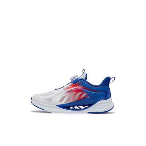 XTEP Противоскользящий устойчивый к истиранию низкий топ детские беговые кроссовки Xtep белый Lyon синий детский