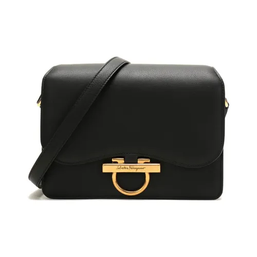 Ferragamo Сумка через плечо из коровьей кожи женская черная