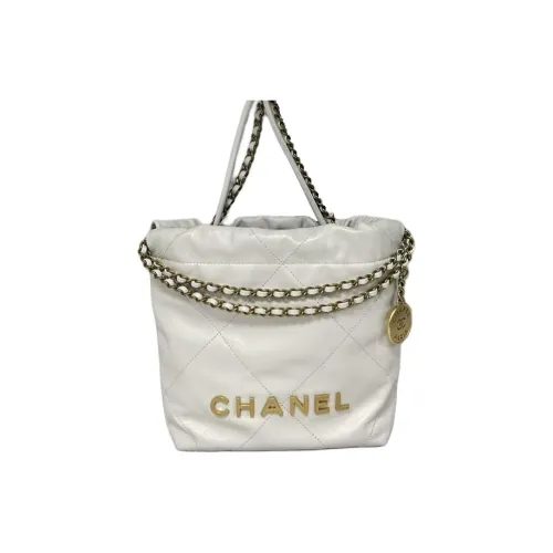 CHANEL Сумки через плечо Женские