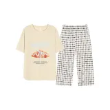 Светло-желтый