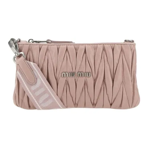 MIU MIU Мателассе Сумки через плечо Женские