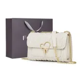 Облачно-белый