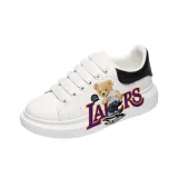 Чёрный ласточкин хвост, скейтборд, медведь