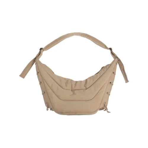 Lemaire Полиамид Круассан Сумка Плечо Сумка Средний Унисекс Бежевый