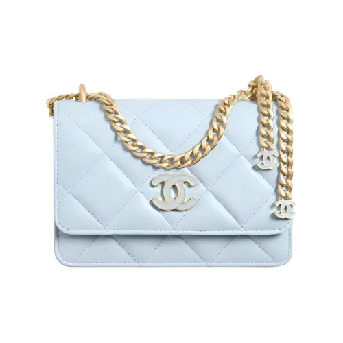CHANEL Lambskin Сумка через плечо Клатч Маленький Женский Светло-синий Малыш Синий