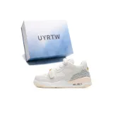 Молочно-белый