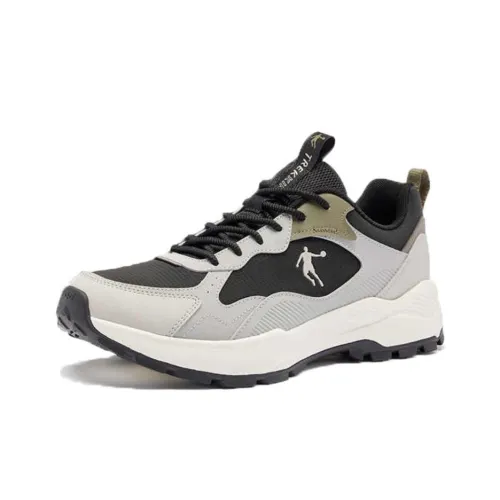 QIAODAN Противоскользящий устойчивый к истиранию низкий топ повседневная обувь для бега по тропам мужская черный серый