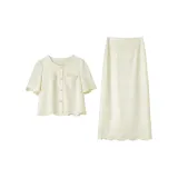 Бежево-абрикосовый